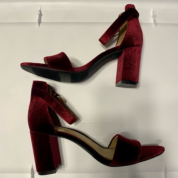 Old Navy Size 6 Burgundy Velvet Chunky Heel with Ankle Strap - Picture 7 of 7